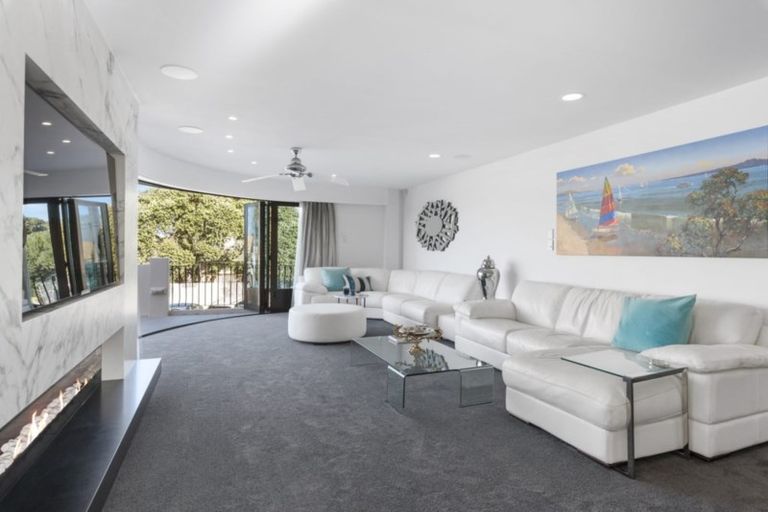 Photo of property in 1/60 Milford Road, Milford, Auckland, 0620