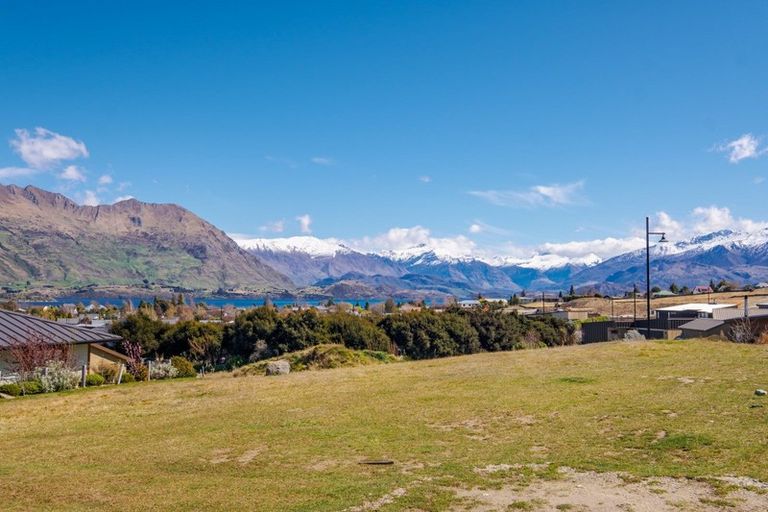 Photo of property in 5 Karearea Rise, Wanaka, 9305