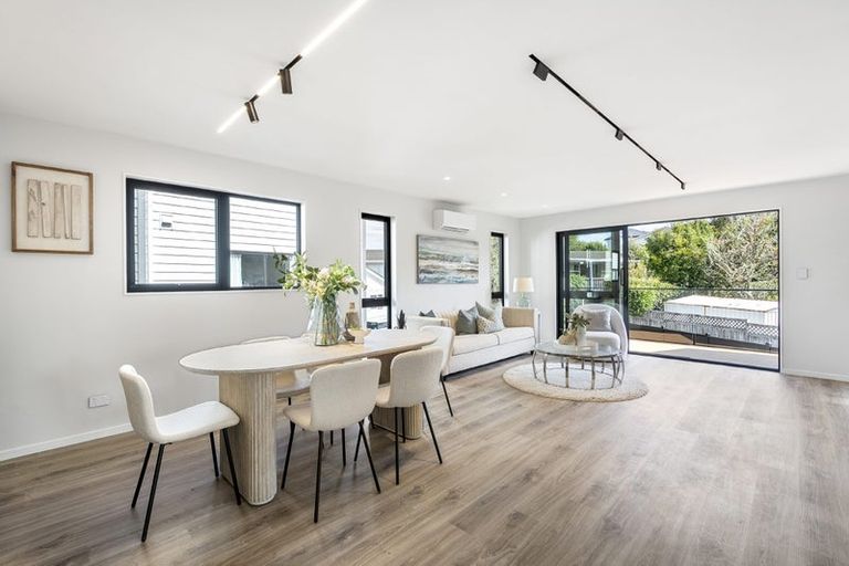 Photo of property in 111 Sycamore Drive, Sunnynook, Auckland, 0620