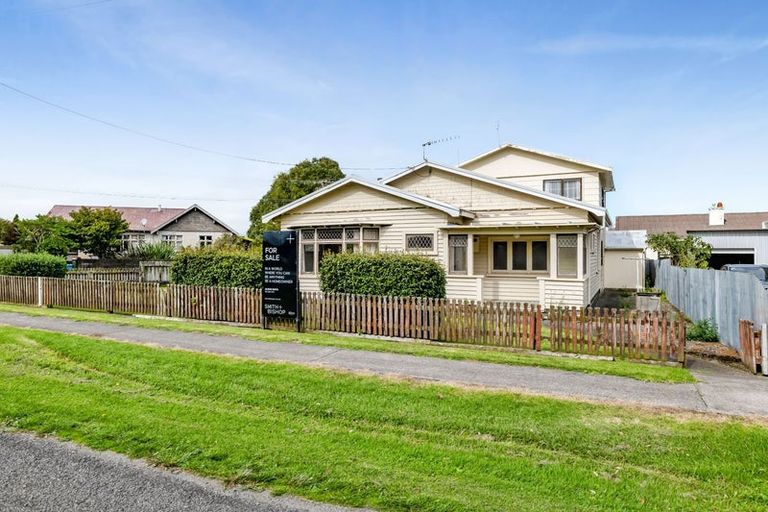 Photo of property in 117 Weraroa Road, Waverley, 4510