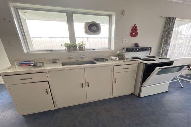 Photo of property in 14 Cambridge Street, Levin, 5510