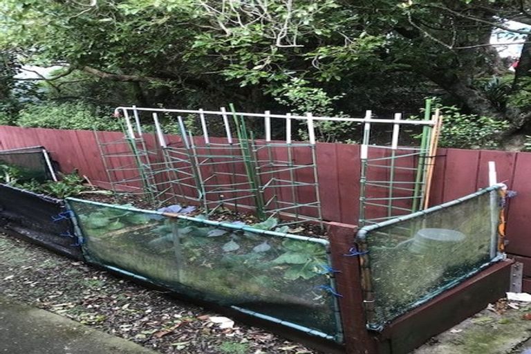 Photo of property in 4/210 Newlands Road, Newlands, Wellington, 6037