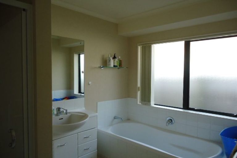 Photo of property in 6 Chelmsley Avenue, Henderson, Auckland, 0612