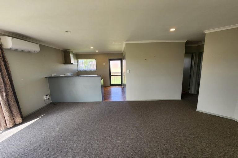 Photo of property in 8 Rembrandt Place, Opaheke, Papakura, 2113