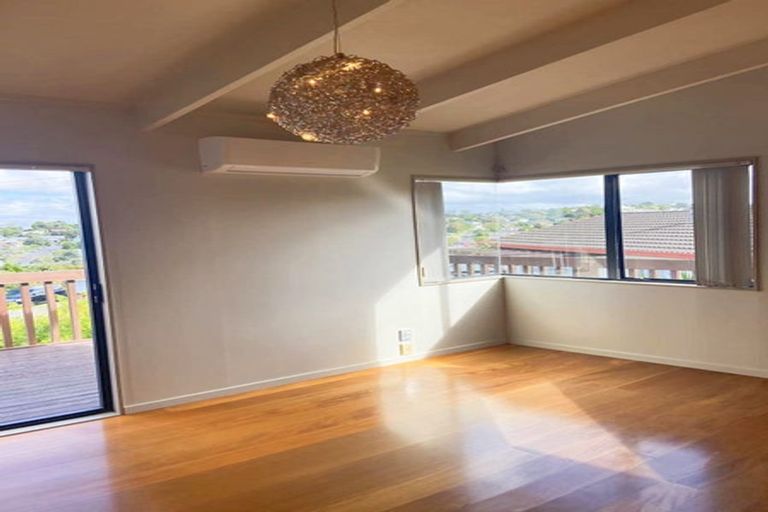 Photo of property in 97 Totaravale Drive, Totara Vale, Auckland, 0629