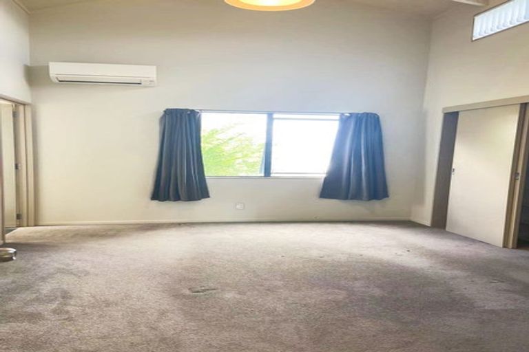 Photo of property in 97 Totaravale Drive, Totara Vale, Auckland, 0629