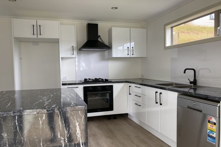 Photo of property in 4 Miles Crescent, Newlands, Wellington, 6037