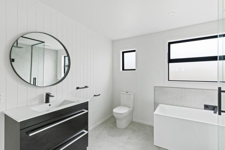 Photo of property in 30 Waiwaka Terrace, Strandon, New Plymouth, 4312