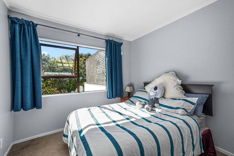 Photo of property in 22 Zingaro Place, Massey, Auckland, 0614