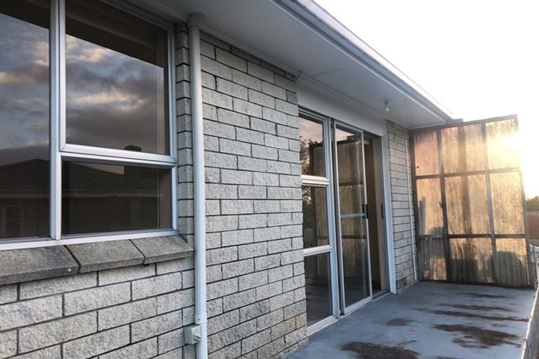 Photo of property in 2/8 Margaret Road, Papatoetoe, Auckland, 2025