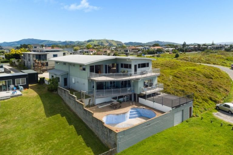 Photo of property in 1011 Papamoa Beach Road, Papamoa Beach, Papamoa, 3118