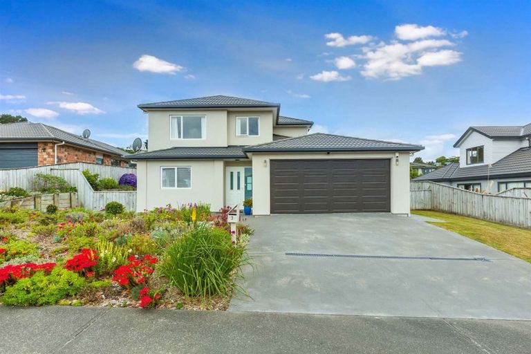 Photo of property in 3 Routeburn Avenue, Aotea, Porirua, 5024