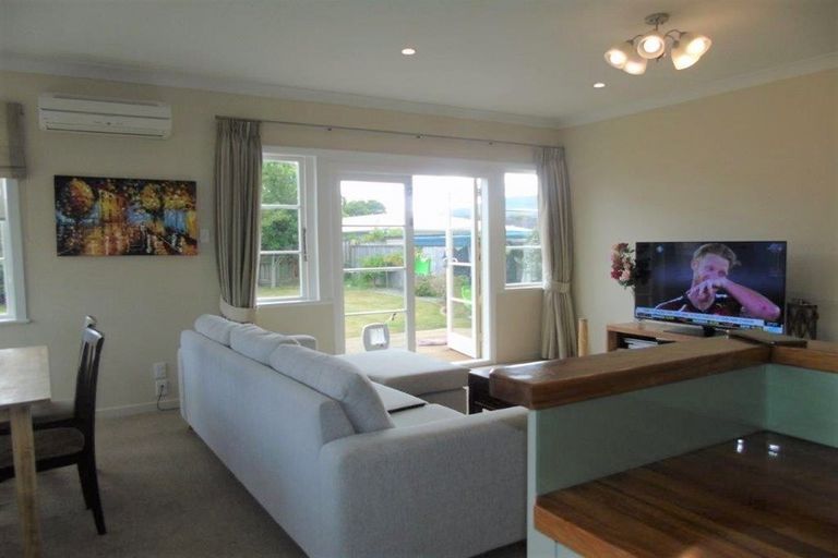 Photo of property in 5 Russell Street, Waterloo, Lower Hutt, 5011
