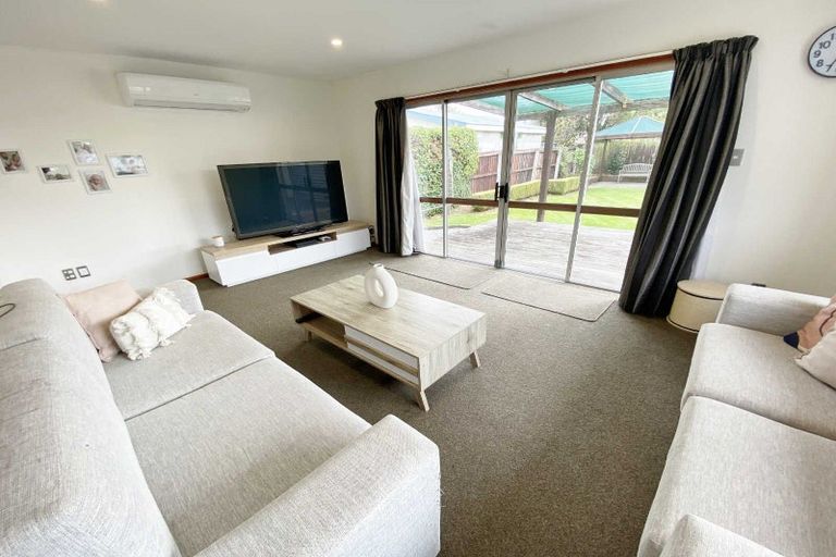 Photo of property in 15 Oldwood Street, Bishopdale, Christchurch, 8053