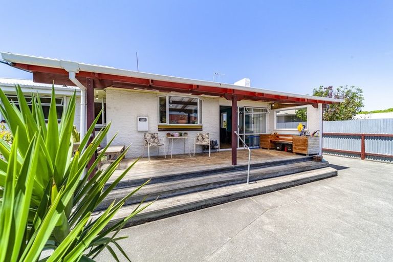 Photo of property in 43 Oldham Avenue, Onekawa, Napier, 4110