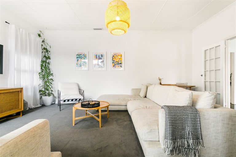 Photo of property in 2 Alice Street, Riverhead, 0820