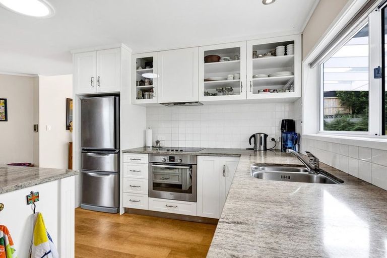 Photo of property in 4 Price Street, Westown, New Plymouth, 4310