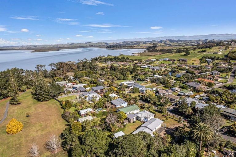 Photo of property in 33 James Mcleod Road, Shelly Beach, South Head, 0874