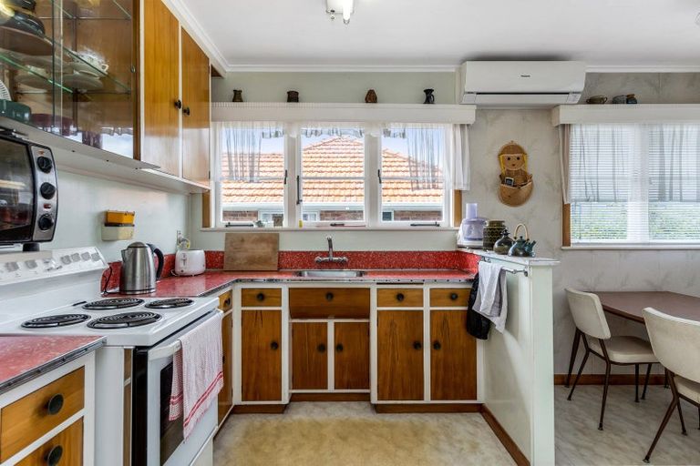 Photo of property in 13 Beaubank Road, Kelston, Auckland, 0602