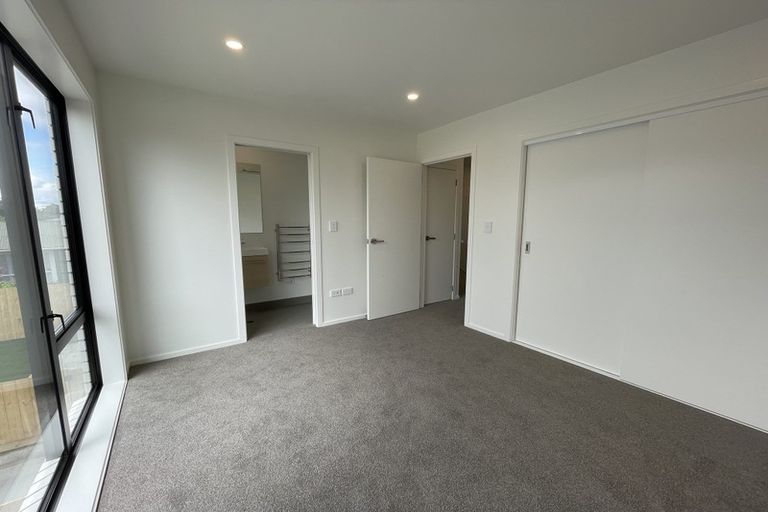 Photo of property in 1/12 Enderby Drive, Te Atatu Peninsula, Auckland, 0610