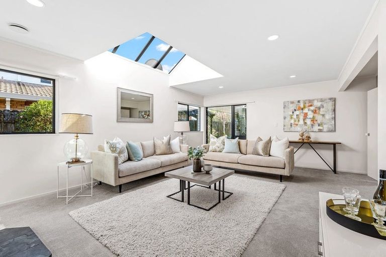 Photo of property in 22 Settlers Grove, Orewa, 0931