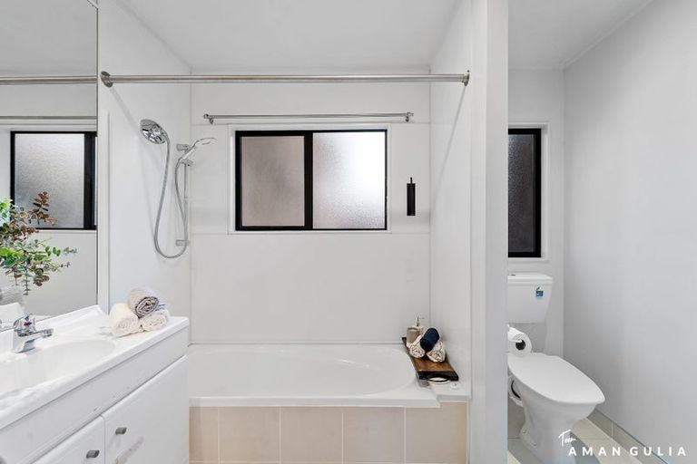 Photo of property in 2/26 Unsworth Drive, Unsworth Heights, Auckland, 0632