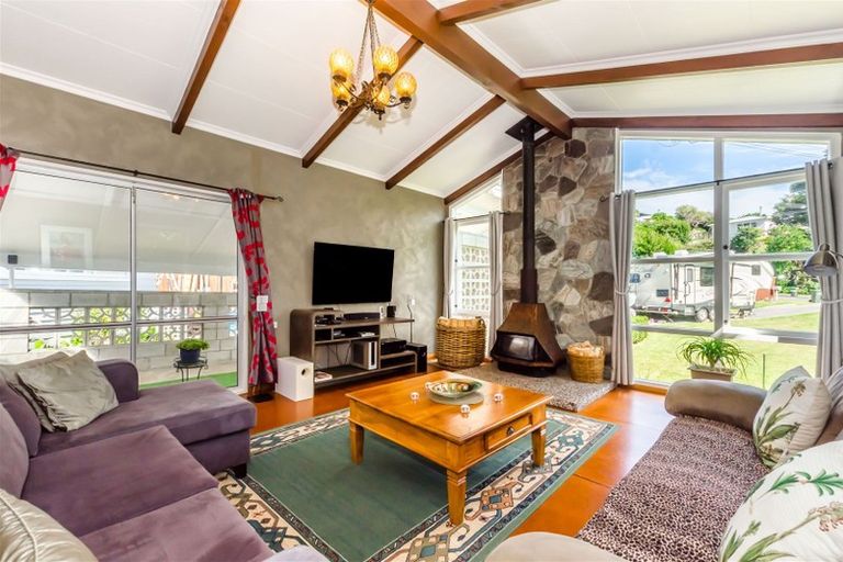 Photo of property in 10 Horomona Road, Paekakariki, 5034