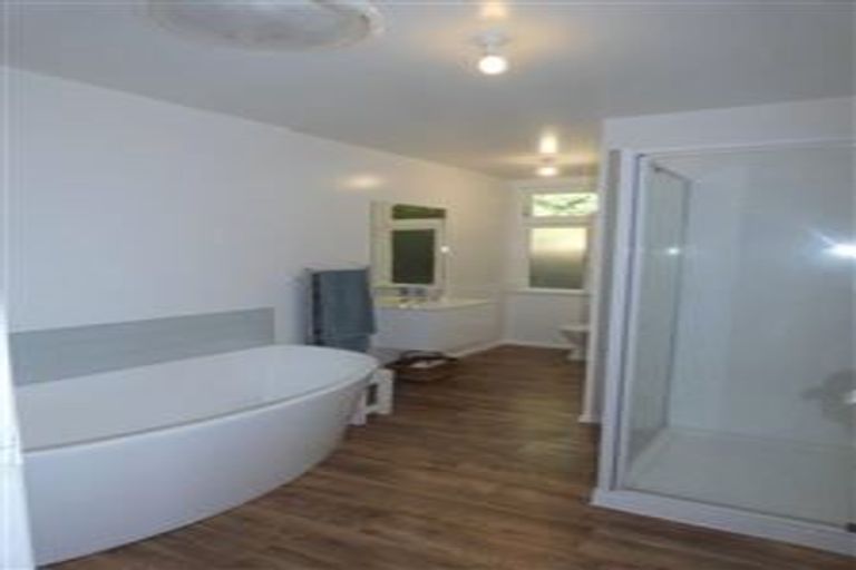 Photo of property in 70 Pembroke Road, Northland, Wellington, 6012