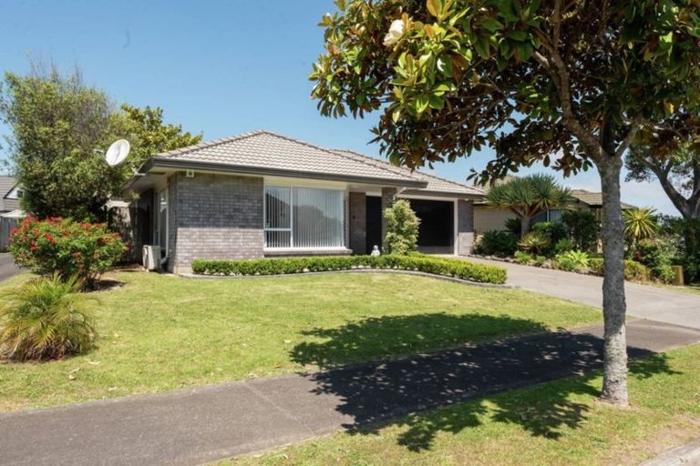 Photo of property in 1/71 Frank Nobilo Drive, Golflands, Auckland, 2013