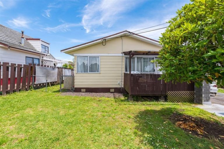 Photo of property in 308 Don Buck Road, Massey, Auckland, 0614