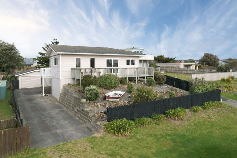 Photo of property in 76 Kahukura Avenue, Waitarere Beach, Levin, 5510