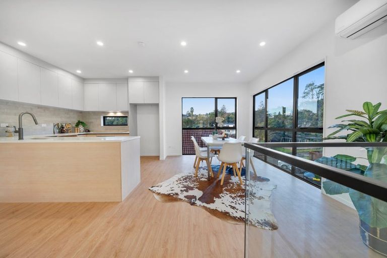 Photo of property in 60a Powrie Street, Glenfield, Auckland, 0629