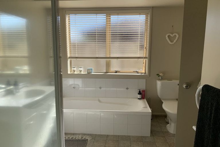 Photo of property in 16 Beachmere Place, Papamoa Beach, Papamoa, 3118