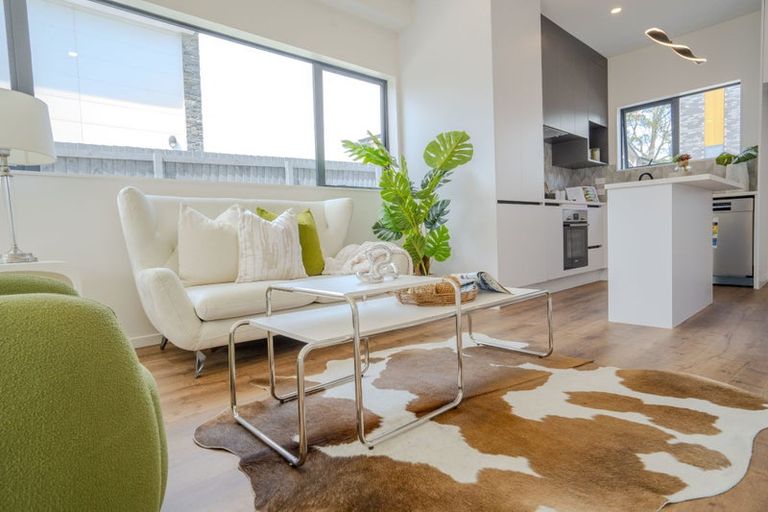 Photo of property in 3/81 Vodanovich Road, Te Atatu South, Auckland, 0610