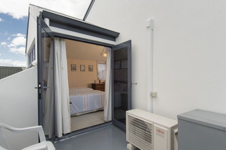 Photo of property in 480c Devonport Road, Tauranga South, Tauranga, 3112