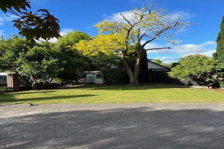 Photo of property in 12 Ladbrokes Place, Fendalton, Christchurch, 8052