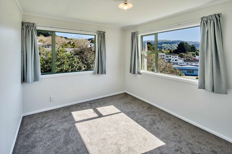 Photo of property in 1a Sunrise Boulevard, Tawa, Wellington, 5028