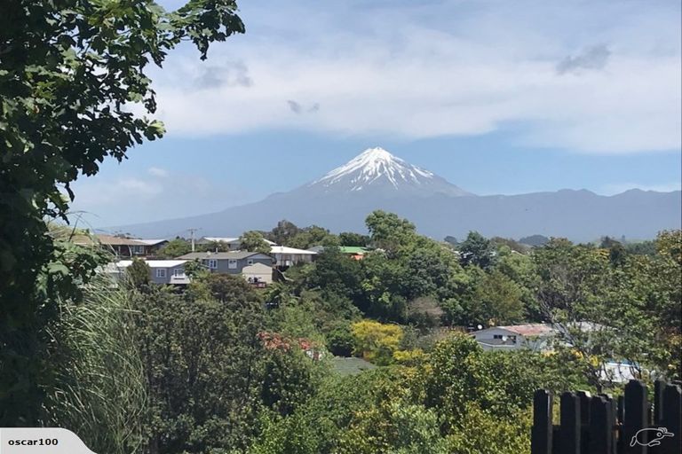 Photo of property in 24e Kenmore Street, Westown, New Plymouth, 4310
