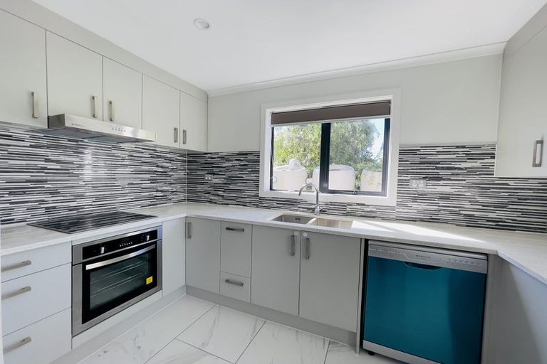 Photo of property in 32b Edinburgh Avenue, Rosehill, Papakura, 2113