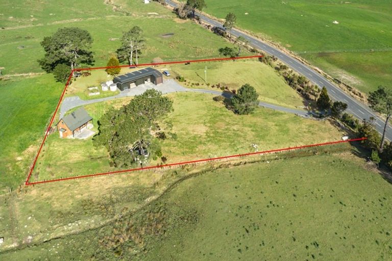 Photo of property in 64 Lees Road, Hahei, Whitianga, 3591