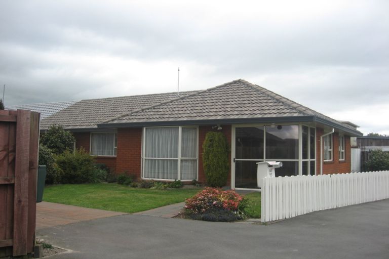 Photo of property in 2/37 Tivoli Place, Bishopdale, Christchurch, 8053