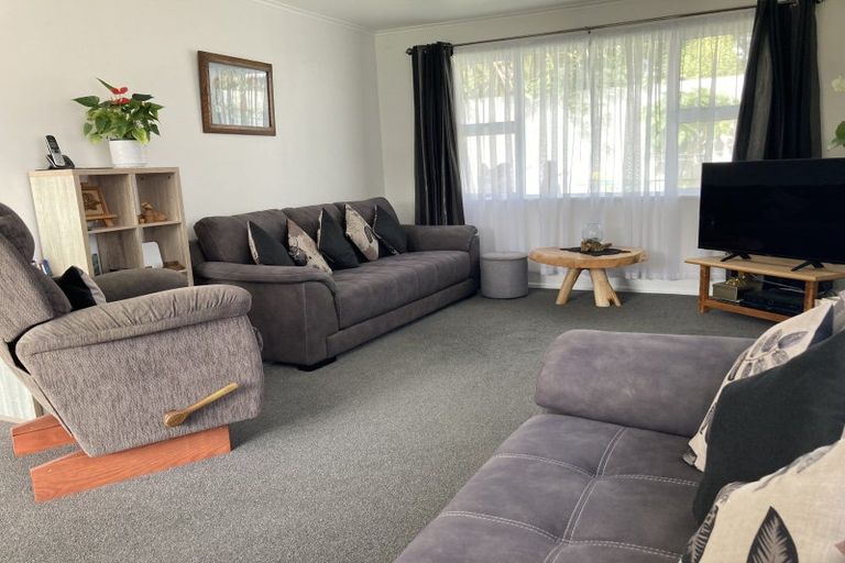 Photo of property in 17 Hutchins Street, Waitara, 4320