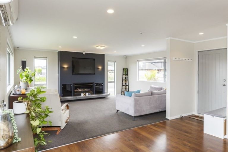 Photo of property in 23 Pegasus Place, Kelvin Grove, Palmerston North, 4414