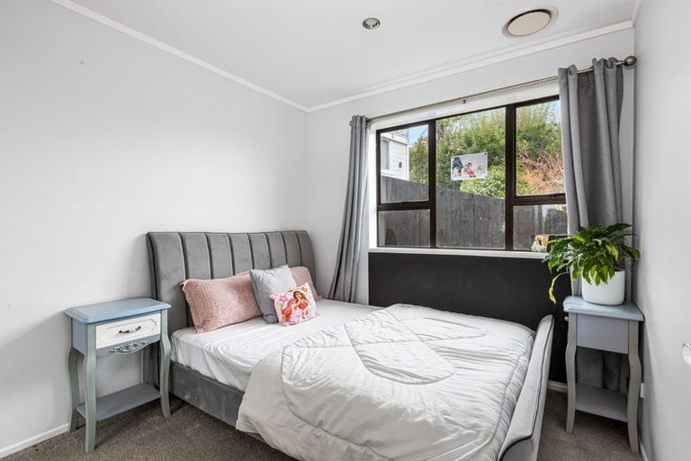 Photo of property in 9 Pohutukawa Avenue, Red Beach, 0932