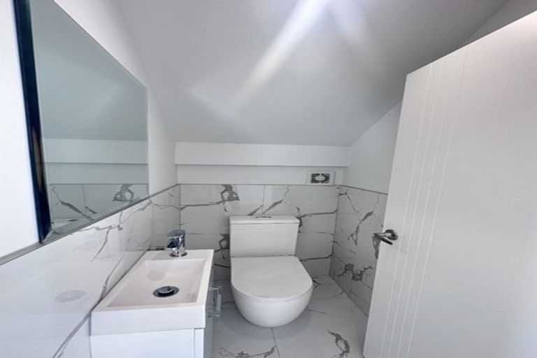 Photo of property in 3b Glennandrew Drive, Half Moon Bay, Auckland, 2012