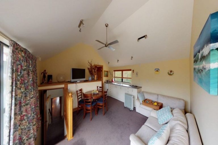 Photo of property in 312 Heatherlea Road East, Levin, 5571