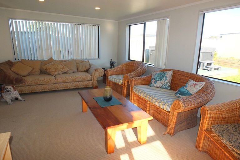 Photo of property in 60 Nash Parade, Foxton Beach, Foxton, 4815