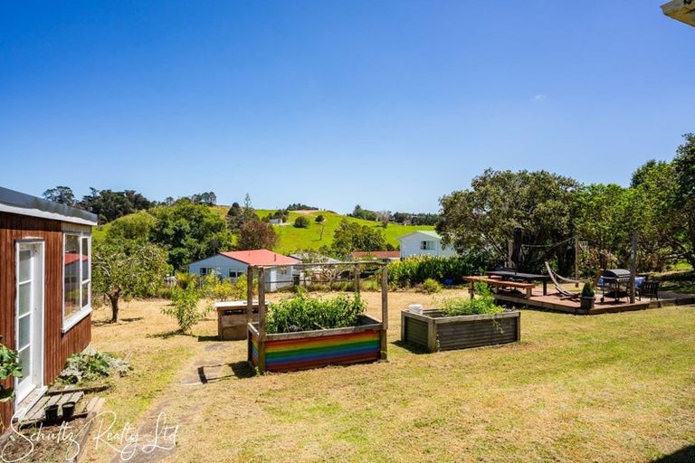 Photo of property in 19 Whaka Street, Maungaturoto, 0520