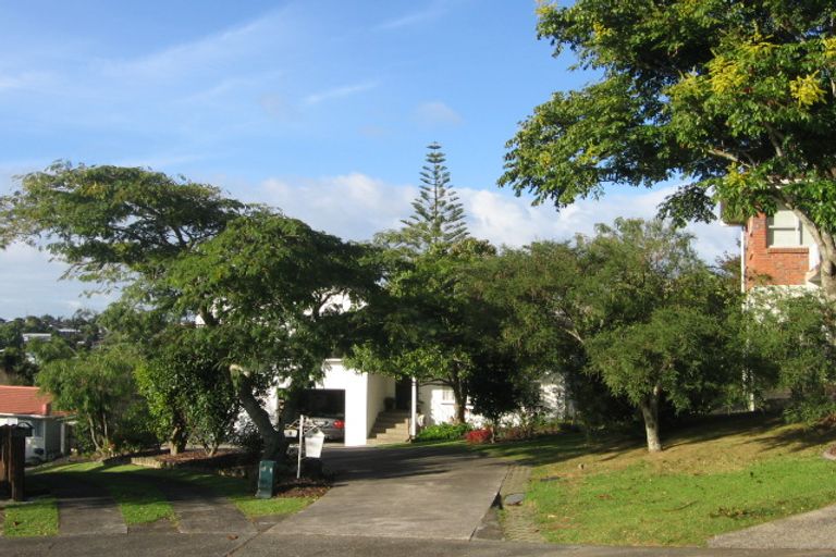 Photo of property in 6 Almadale Place, Hillcrest, Auckland, 0627