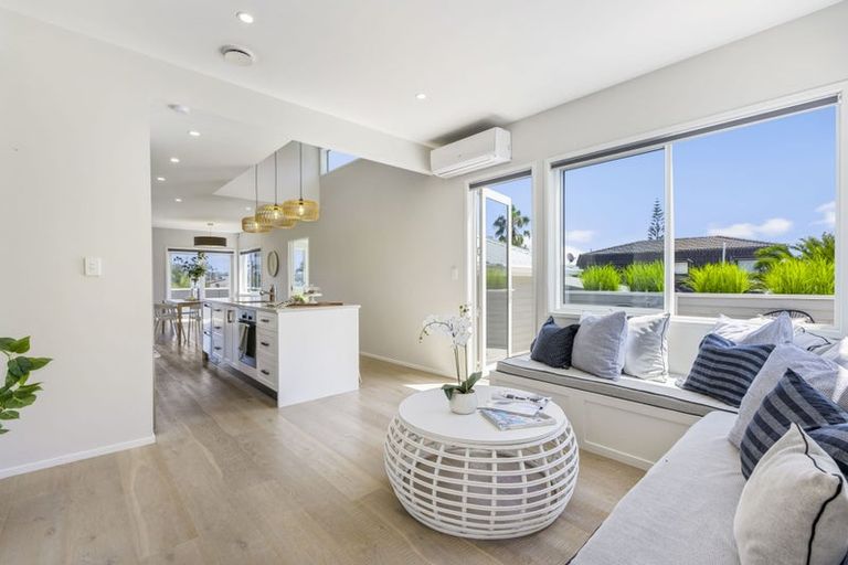 Photo of property in 69 De Luen Avenue, Tindalls Beach, Whangaparaoa, 0930